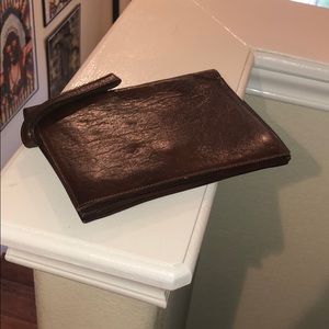 Visoni leather wristlet